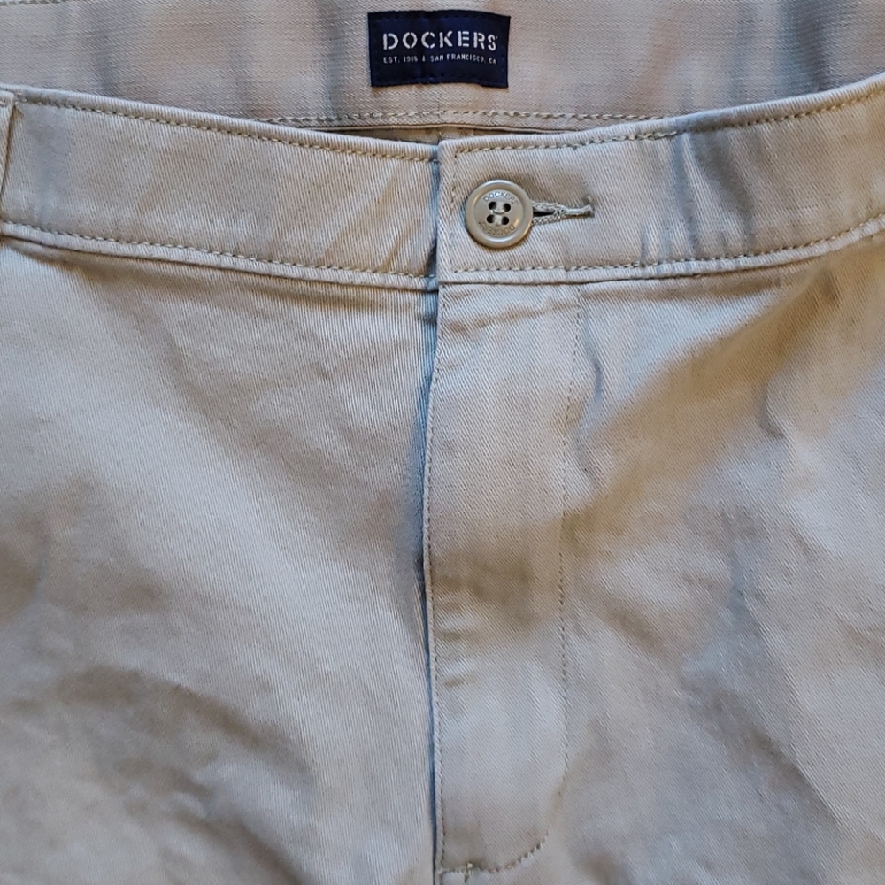 Dockers Tan Shorts - Picture 2 of 6